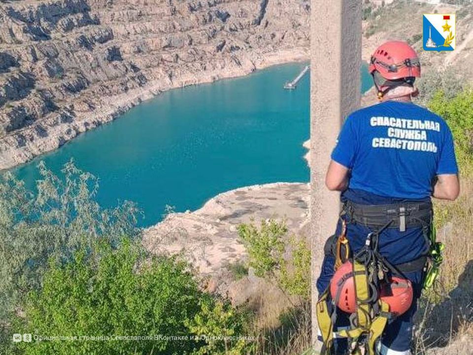 Спасатели Севастополя эвакуировали двух туристок, заблудившихся у Кадыковского карьера