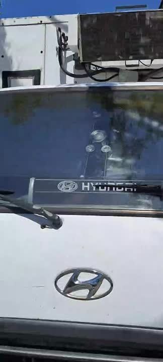 #Нам_пишут. Скажите пожалуйста, куда ещё можно обратиться, чтобы прекратили это безобразие? Раньше здесь росли кусты сирени и была нормальная травка, пока не приехал этот злосчастный магазин