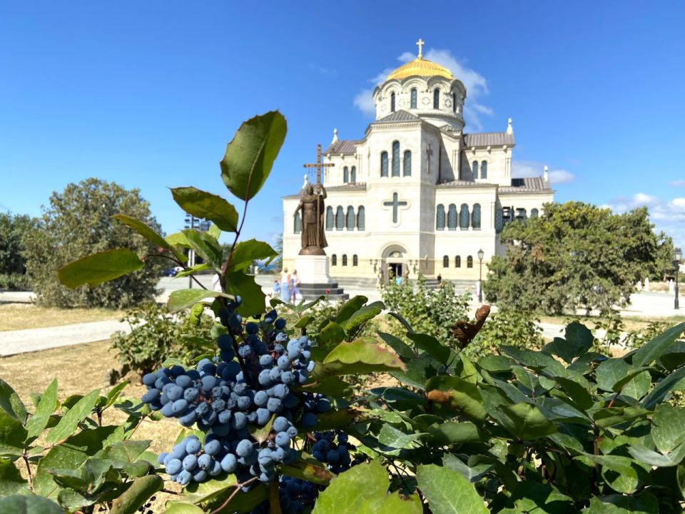 С добрым утром, друзья! С праздником, с Днем Крещения Руси!