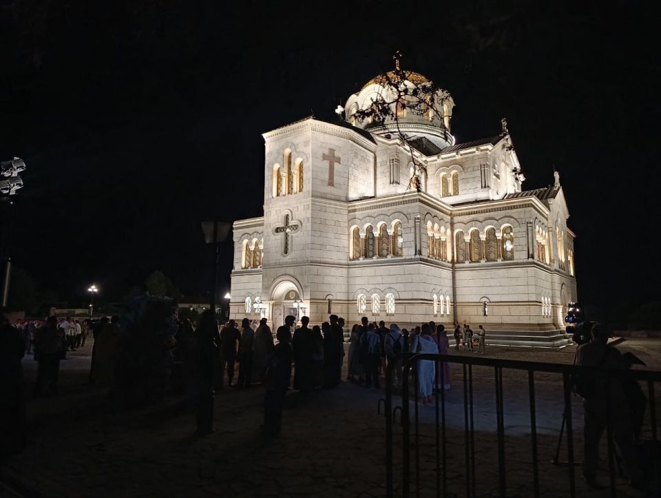 Сегодня ночью в "Новом Херсонесе" прошло праздничное богослужение, посвященное Дню Крещения Руси — великому событию, изменившему судьбу нашего государства