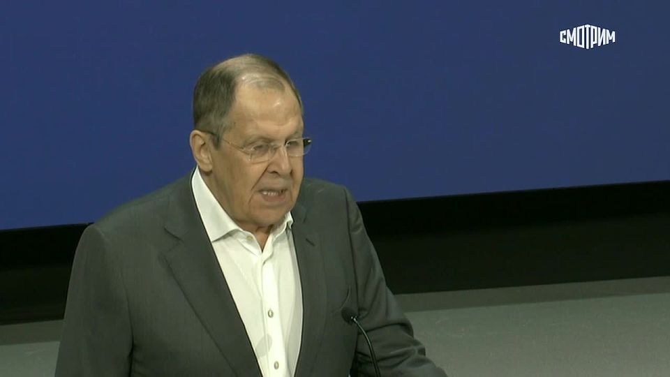 Впервые за всю историю Россия воюет одна против всего Запада — глава МИД РФ Лавров