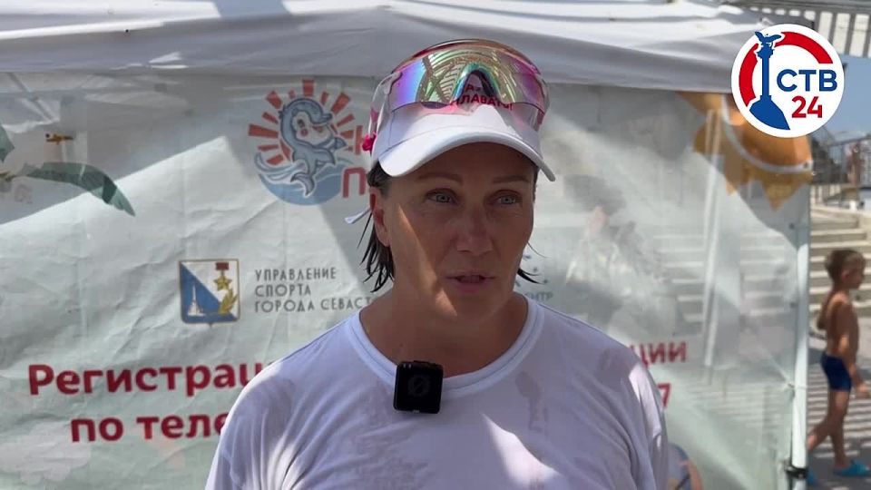 В Севастополе стартовал второй цикл проекта «Научись плавать» Обучение на городских пляжах запустили для детей от 6 до 12 лет. За 6 занятий ребёнка учат держаться на воде и использовать основные элементы плавания