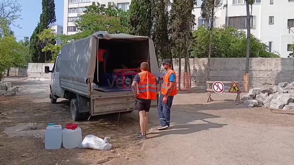 Подрядчики ремонтируют подпорные стены на улице Вакуленчука