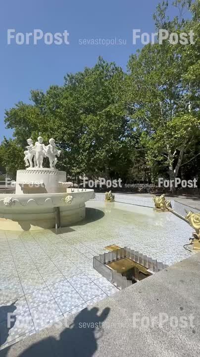 Фонтан в Комсомольском парке чистят и обслуживают