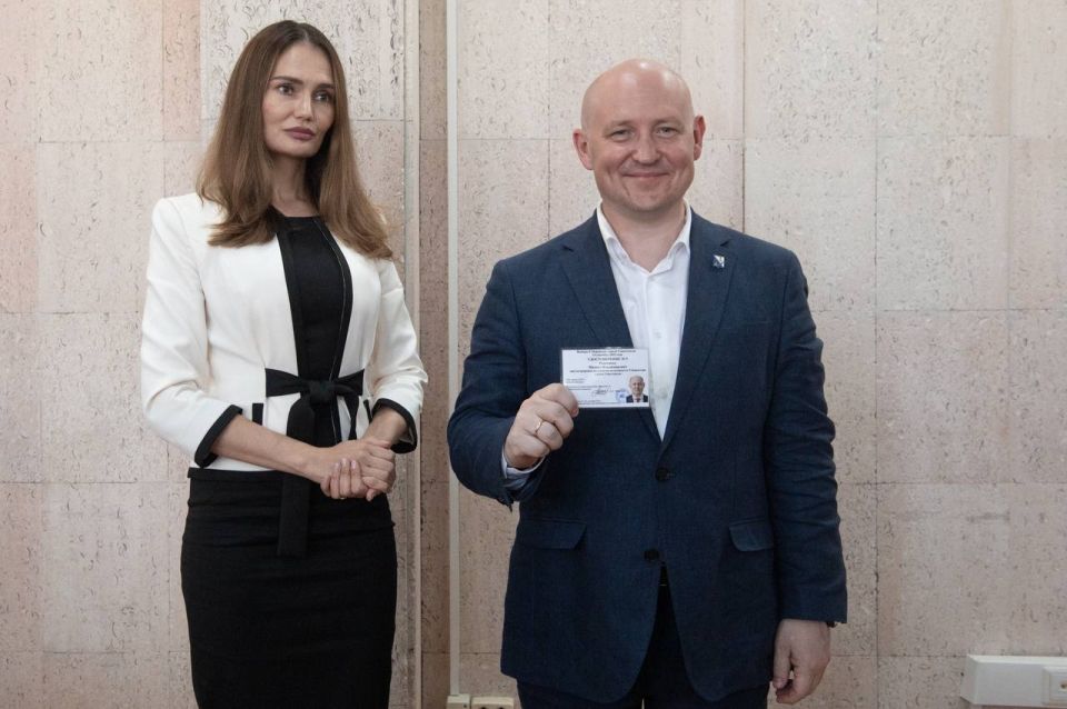 Михаил Развожаев: Сегодня в Севизбиркоме получил удостоверение кандидата в губернаторы Севастополя от Севастопольского регионального отделения партии «Единая Россия» Михаил Развожаев: Сегодня в Севизбиркоме получил удостоверение кандидата в губернаторы Севастополя от Севастопольского регионального отделения партии «Единая Россия»