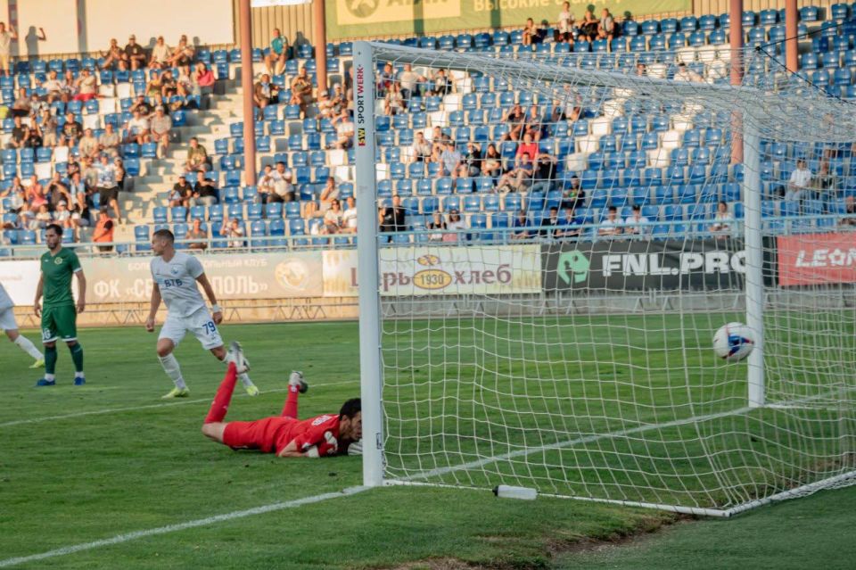 Фото дня: футбольный клуб «Севастополь» со счетом 2:0 обыграл ФК «Ангушт» из Назрани Фото дня: футбольный клуб «Севастополь» со счетом 2:0 обыграл ФК «Ангушт» из Назрани