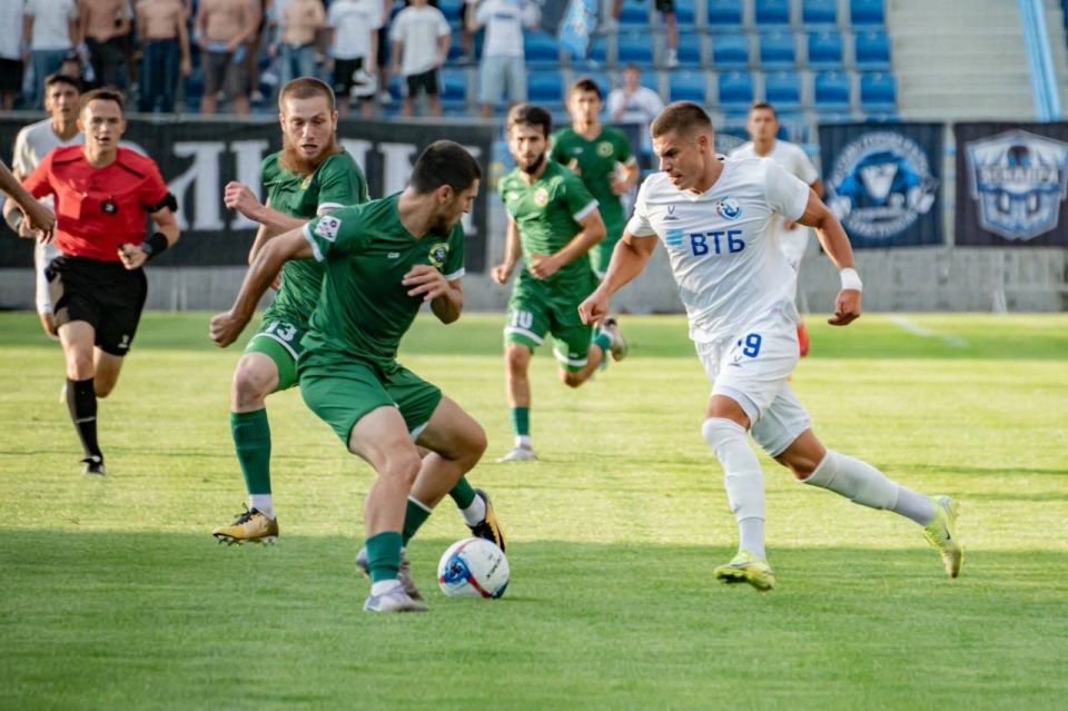 Фото дня: футбольный клуб «Севастополь» со счетом 2:0 обыграл ФК «Ангушт» из Назрани Фото дня: футбольный клуб «Севастополь» со счетом 2:0 обыграл ФК «Ангушт» из Назрани