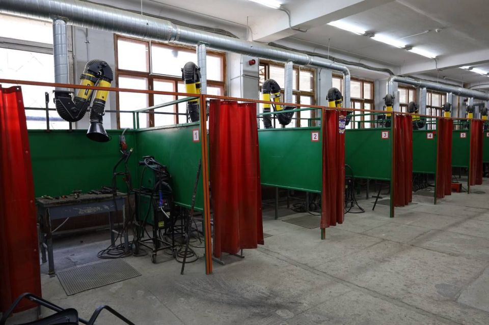 ����� 9000 ��������� ������ � �������� � ��������� �����������