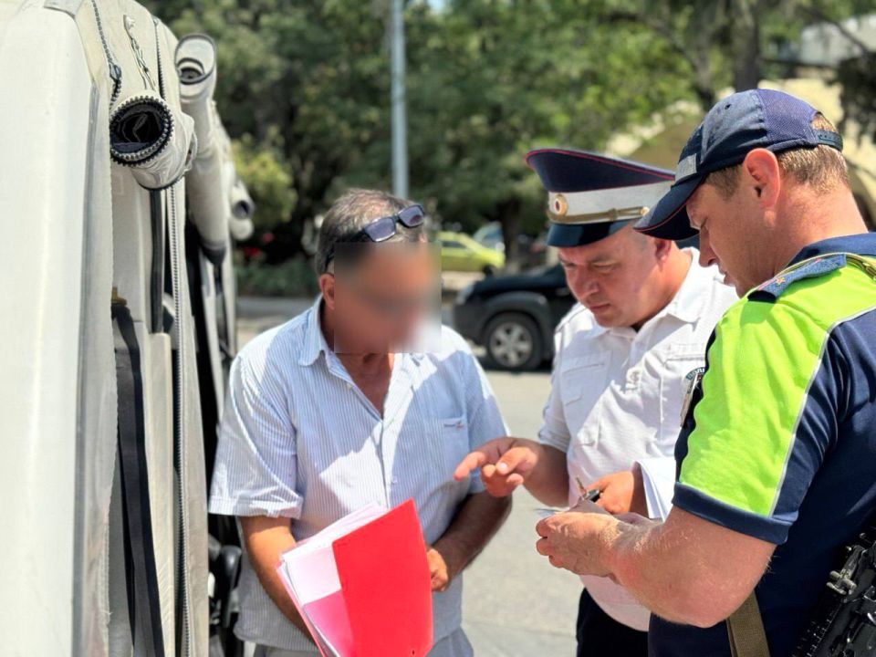 В Севастополе Госавтоинспекция совместно с УФНС России в рамках профилактического мероприятия провела проверку соблюдения ПДД РФ водителями самоходных машин В Севастополе Госавтоинспекция совместно с УФНС России в рамках профилактического мероприятия провела проверку соблюдения ПДД РФ водителями самоходных машин