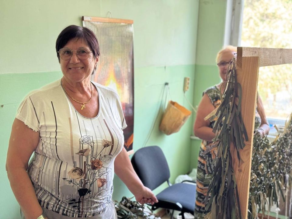 Татьяна Лобач: Уже по традиции в рамках региональной недели встретилась с балаклавскими активистками, плетущими маскировочные сети для наших бойцов, выполняющих боевые задачи в ходе СВО Татьяна Лобач: Уже по традиции в рамках региональной недели встретилась с балаклавскими активистками, плетущими маскировочные сети для наших бойцов, выполняющих боевые задачи в ходе СВО