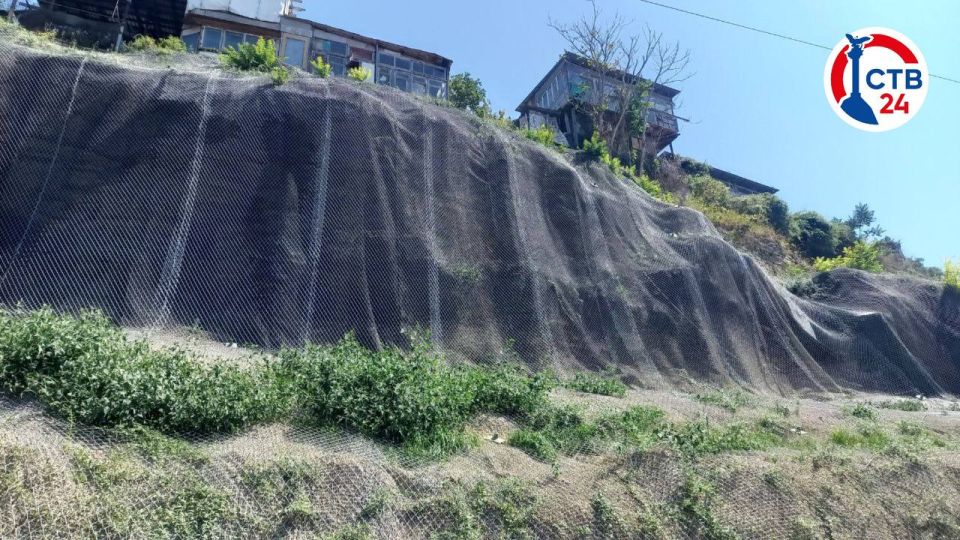 Противооползневый склон на улице Героев Севастополя готов на 95% Противооползневый склон на улице Героев Севастополя готов на 95%
