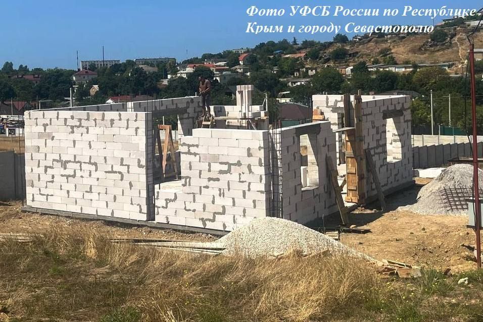 В Севастополе при постройке дома повредили объект культурного наследия В Севастополе при постройке дома повредили объект культурного наследия