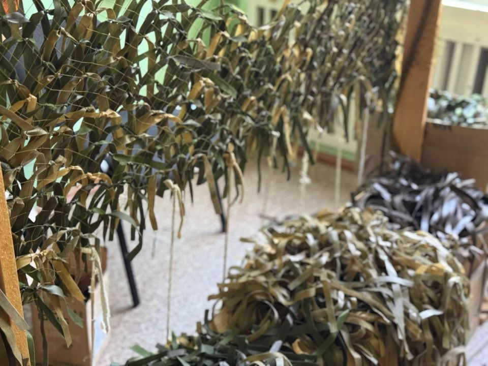 Татьяна Лобач: Уже по традиции в рамках региональной недели встретилась с балаклавскими активистками, плетущими маскировочные сети для наших бойцов, выполняющих боевые задачи в ходе СВО Татьяна Лобач: Уже по традиции в рамках региональной недели встретилась с балаклавскими активистками, плетущими маскировочные сети для наших бойцов, выполняющих боевые задачи в ходе СВО