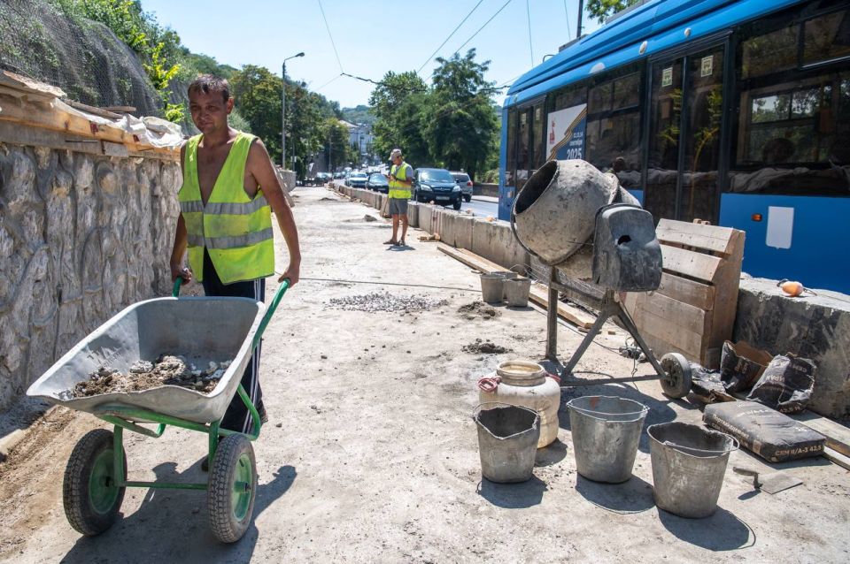 Реконструкцию оползневого участка на Героев Севастополя завершат раньше срока
