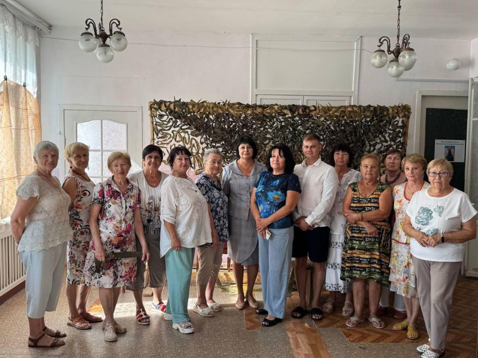 Татьяна Лобач: Уже по традиции в рамках региональной недели встретилась с балаклавскими активистками, плетущими маскировочные сети для наших бойцов, выполняющих боевые задачи в ходе СВО