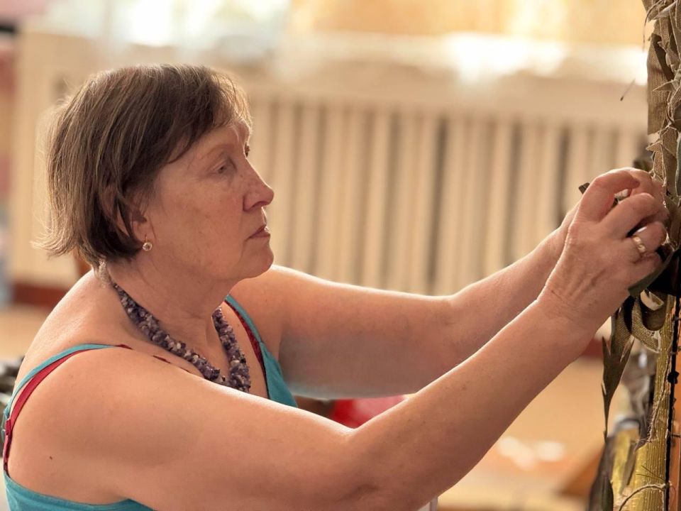 Татьяна Лобач: Уже по традиции в рамках региональной недели встретилась с балаклавскими активистками, плетущими маскировочные сети для наших бойцов, выполняющих боевые задачи в ходе СВО Татьяна Лобач: Уже по традиции в рамках региональной недели встретилась с балаклавскими активистками, плетущими маскировочные сети для наших бойцов, выполняющих боевые задачи в ходе СВО