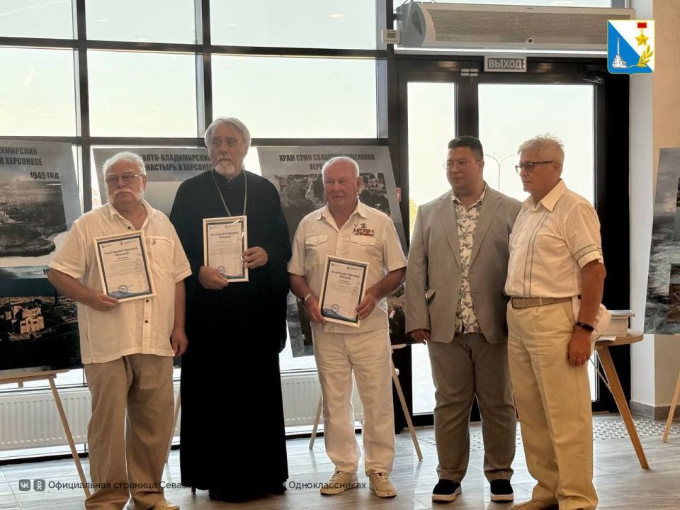 В «Бухте Казачья» открылась фотовыставка «Монастыри и храмы с высоты птичьего полёта»