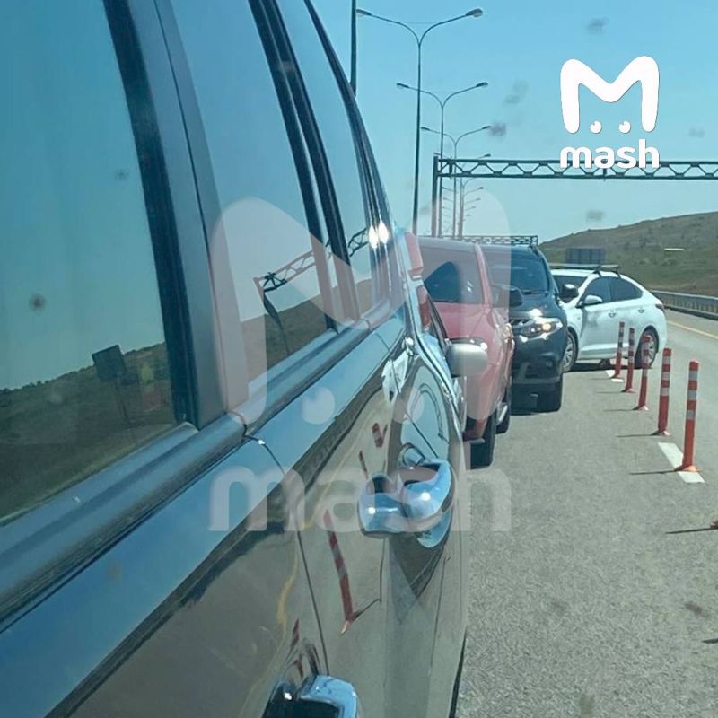 Водителей, которые пытаются проскочить без очереди пробку на Крымском мосту, могут начать лишать прав Водителей, которые пытаются проскочить без очереди пробку на Крымском мосту, могут начать лишать прав