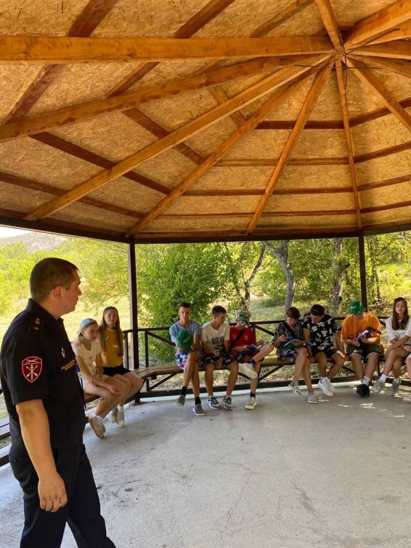 Военнослужащие пообщались с участниками летней смены в лагере «Горный» Военнослужащие пообщались с участниками летней смены в лагере «Горный»