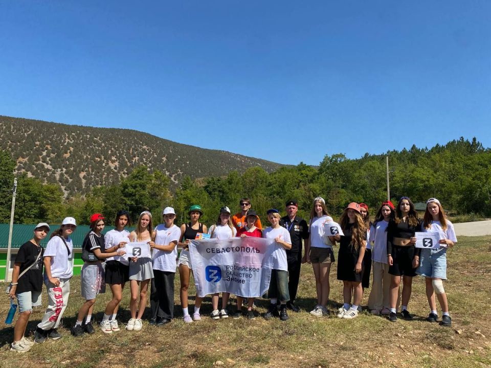 Военнослужащие пообщались с участниками летней смены в лагере «Горный» Военнослужащие пообщались с участниками летней смены в лагере «Горный»