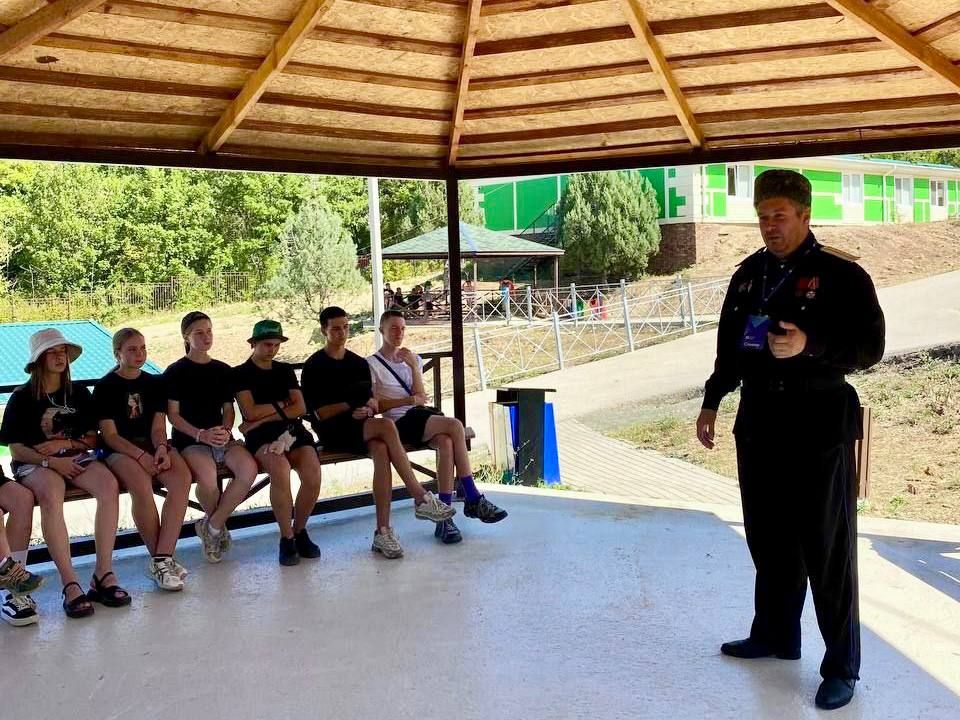 В Севастополе продолжается Всероссийская акция «Служу Отечеству» В Севастополе продолжается Всероссийская акция «Служу Отечеству»