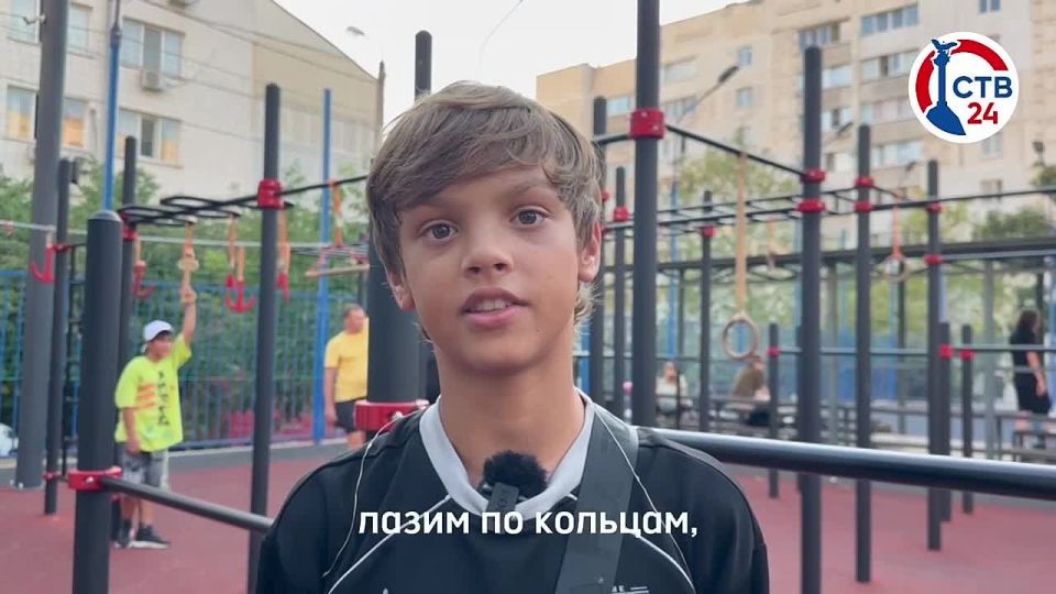 В севастопольских дворах продолжаются бесплатные тренировки К проекту «Спорт в каждый двор» жители могут присоединиться на 11 универсальных спортплощадках, в шести физкультурно-оздоровительных комплексах и фиджитал-центре