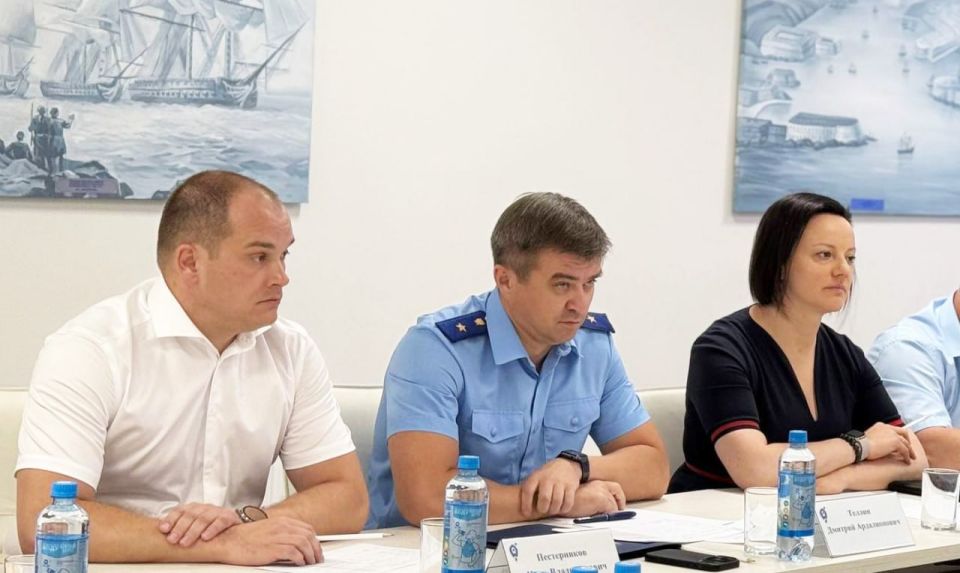 Илья Пестерников: Совместно с первым заместителем прокурора города Севастополя Дмитрием Теллиным и заместителем Губернатора Севастополя Марией Литовко провели личный приём предпринимателей