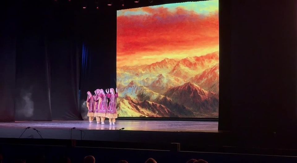 Больше кадров с места проведения Международного фестиваля в Новом Херсонесе