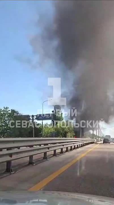 Автобус сгорел в Симферополе на Евпаторийском шоссе