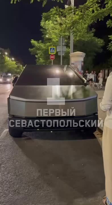 Tesla Cybertruck ������� � �����������