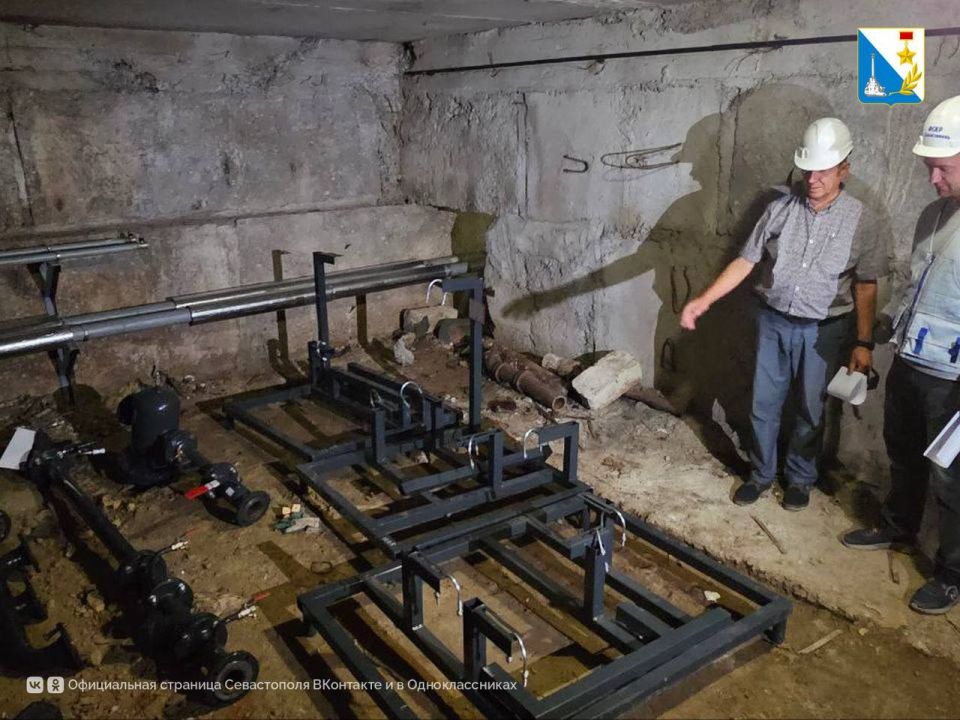 Готовим дома к зиме. В доме №6 на улице Брянской идет капитальный ремонт инженерных сетей — специалисты обновляют системы отопления, водоснабжения, канализации и электроснабжения