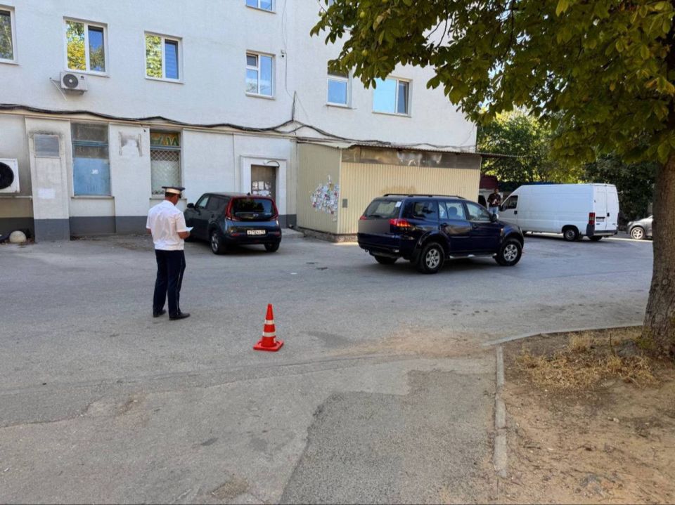 Машина наехала на подростка в Севастополе