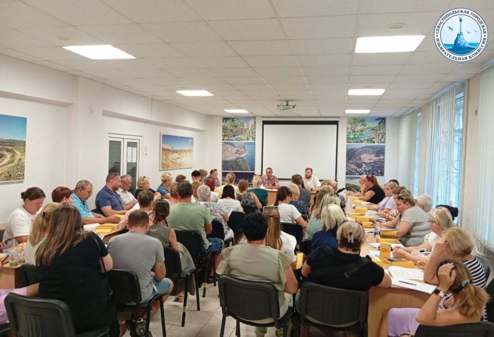 В Севастополе обучили обходчиков В Севастополе обучили обходчиков