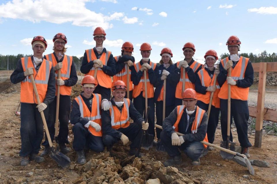 Денис Кондратьев: Поздравляю всех причастных с Днём строителя! Денис Кондратьев: Поздравляю всех причастных с Днём строителя!