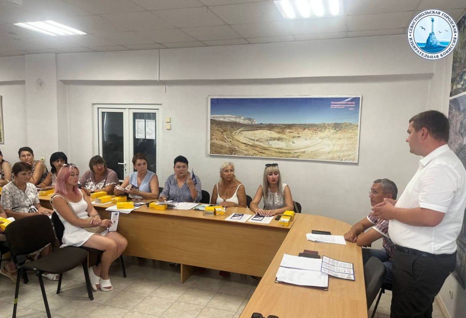 В Севастополе обучили обходчиков В Севастополе обучили обходчиков