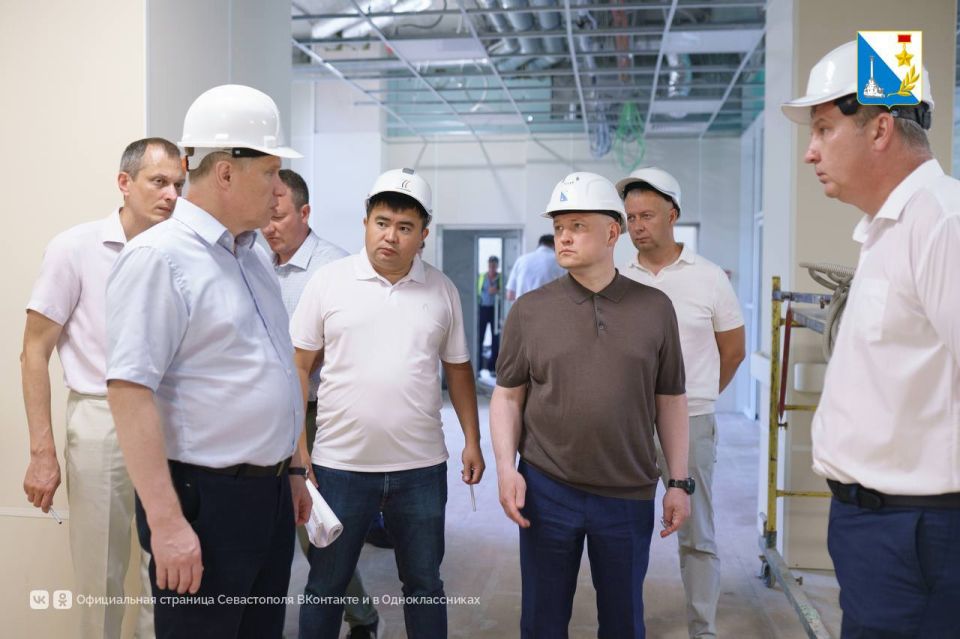 Губернатор Михаил Развожаев с министром здравоохранения Михаилом Альбертовичем Мурашко проинспектировали ключевые медицинские учреждения и стройки