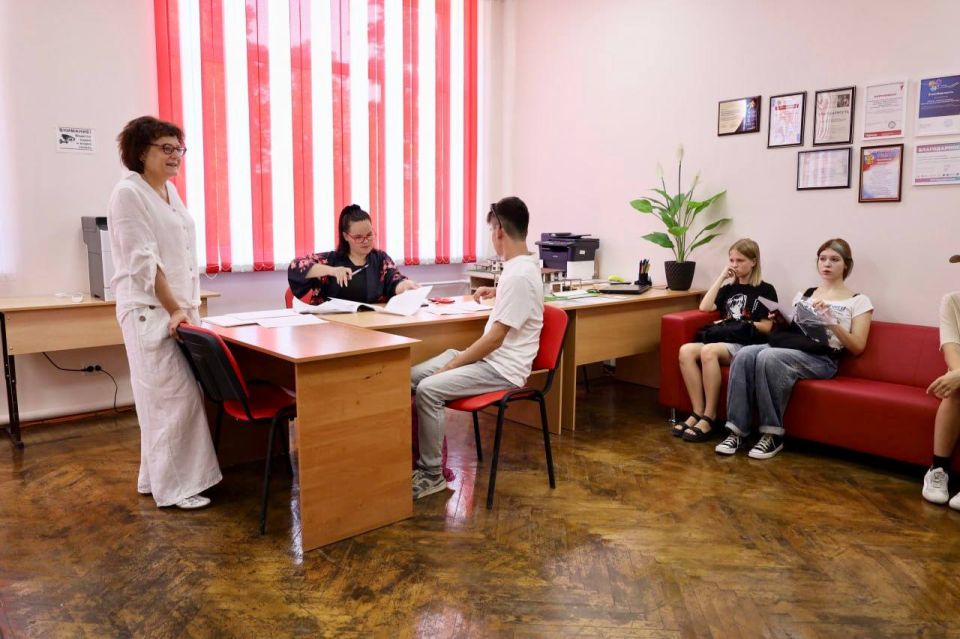 До 15 августа по всей стране продолжается приемная кампания в учреждения среднего профессионального образования До 15 августа по всей стране продолжается приемная кампания в учреждения среднего профессионального образования