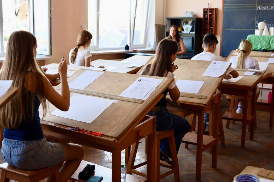 До 15 августа по всей стране продолжается приемная кампания в учреждения среднего профессионального образования До 15 августа по всей стране продолжается приемная кампания в учреждения среднего профессионального образования