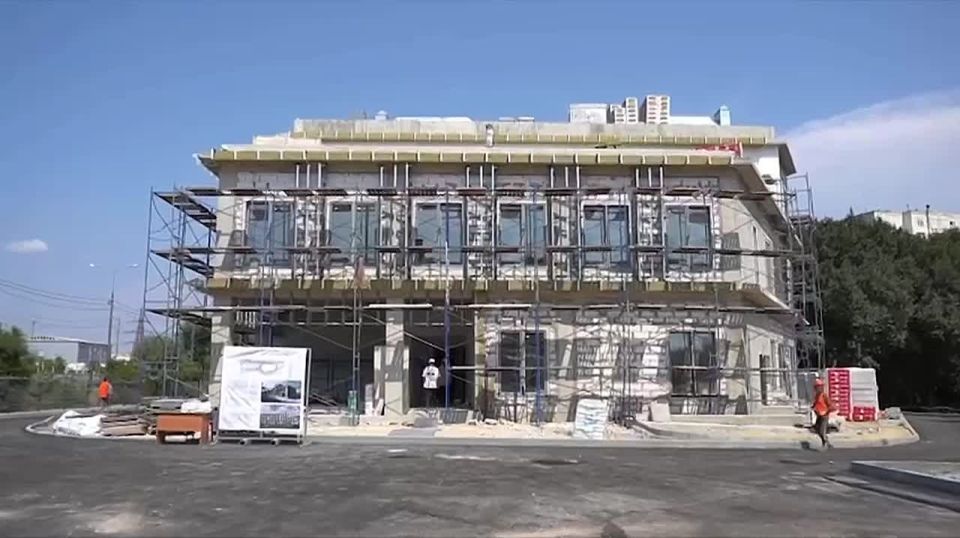 Ход строительства и модернизации больниц Севастополя проверили глава минздрава РФ Мурашко и губернатор Михаил Развожаев