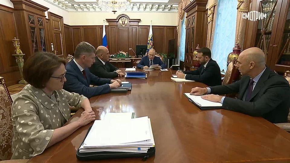 Владимир Путин провёл совещание по экономическим вопросам