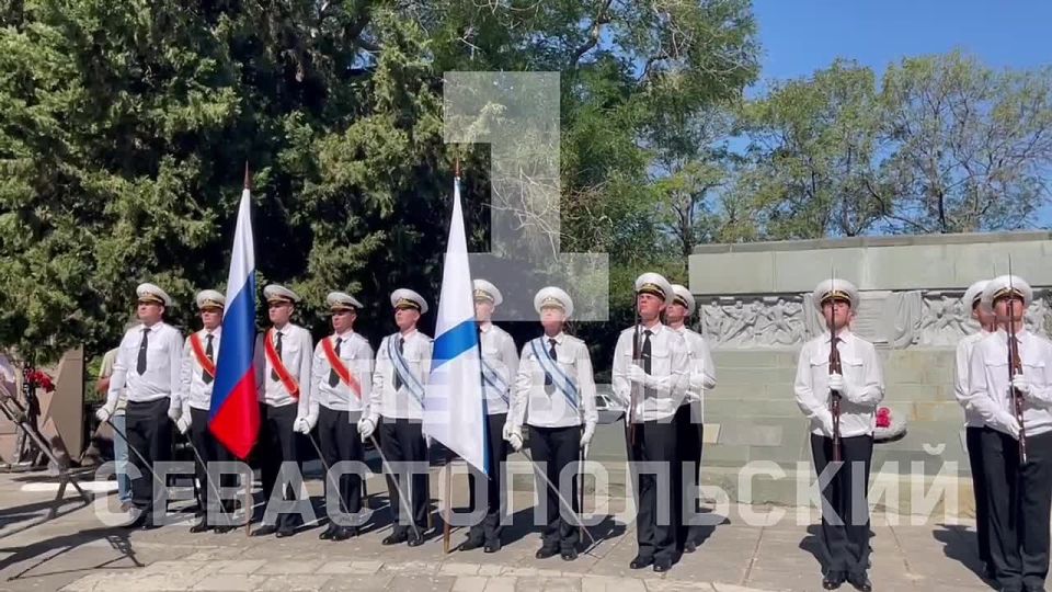 В Севастополе почтили память погибших на атомном подводном ракетном крейсере «Курск»