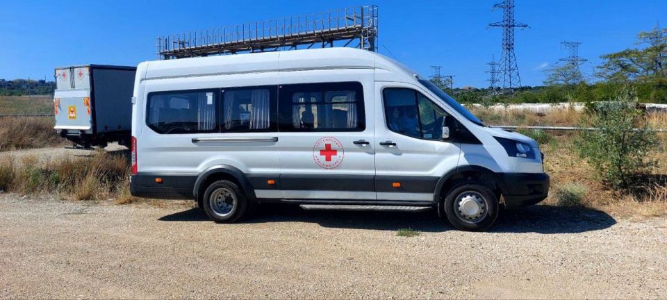 Возле Крымского моста развернули пункты оказания медпомощи автотуристам, задержавшимся в очереди на досмотр со стороны Керчи Возле Крымского моста развернули пункты оказания медпомощи автотуристам, задержавшимся в очереди на досмотр со стороны Керчи