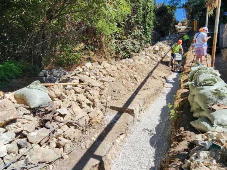 Сегодня понаблюдали за ходом работ по капитальному ремонту лестницы с подпорными стенами, соединяющей улицу Салтыкова-Щедрина с улицей Тургенева Сегодня понаблюдали за ходом работ по капитальному ремонту лестницы с подпорными стенами, соединяющей улицу Салтыкова-Щедрина с улицей Тургенева