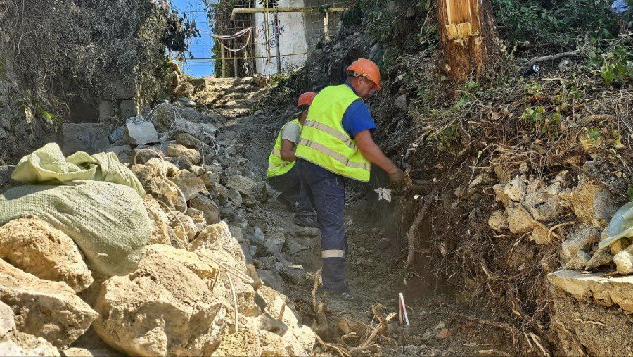 Лестница и подпорные стены на улице Фурманова будут готовы к осени Лестница и подпорные стены на улице Фурманова будут готовы к осени