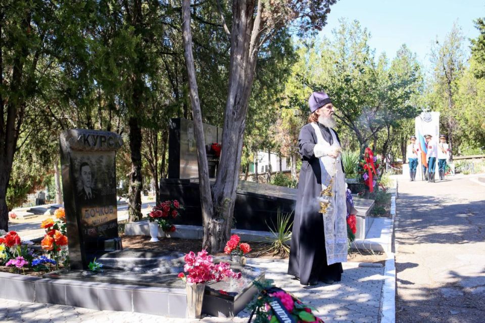 Александр Кулагин: 12 августа, в день 25-й годовщины гибели атомного подводного ракетоносного крейсера (АПРК) "Курск", настоятель Свято-Никольского храма-памятника митрофорный протоиерей Георгий Поляков и протоиерей Павел... Александр Кулагин: 12 августа, в день 25-й годовщины гибели атомного подводного ракетоносного крейсера (АПРК) "Курск", настоятель Свято-Никольского храма-памятника митрофорный протоиерей Георгий Поляков и протоиерей Павел...