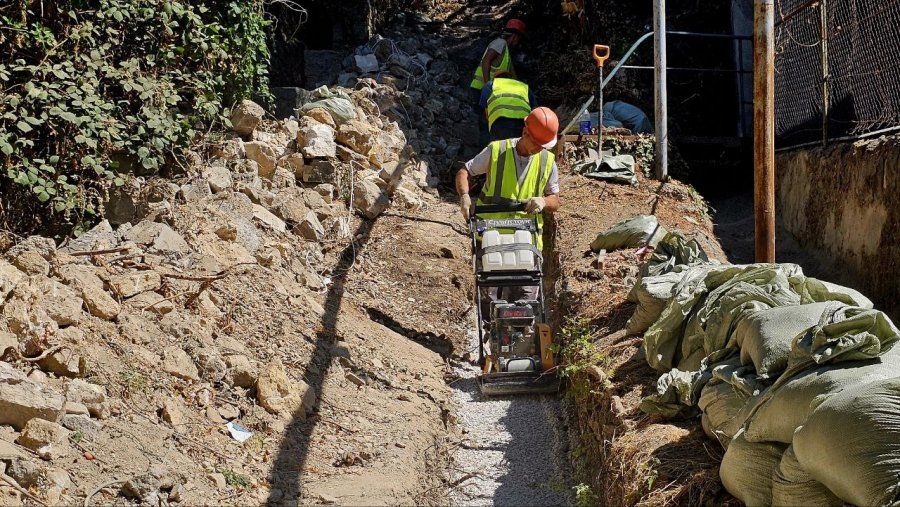 Лестница и подпорные стены на улице Фурманова будут готовы к осени