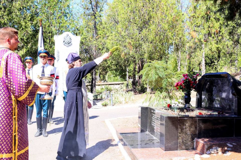 Александр Кулагин: 12 августа, в день 25-й годовщины гибели атомного подводного ракетоносного крейсера (АПРК) "Курск", настоятель Свято-Никольского храма-памятника митрофорный протоиерей Георгий Поляков и протоиерей Павел... Александр Кулагин: 12 августа, в день 25-й годовщины гибели атомного подводного ракетоносного крейсера (АПРК) "Курск", настоятель Свято-Никольского храма-памятника митрофорный протоиерей Георгий Поляков и протоиерей Павел...