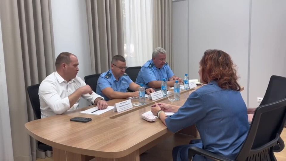 Илья Пестерников: Совместно с заместителем прокурора Южной транспортной прокуратуры Александром Корнюшкиным и Севастопольским транспортным прокурором Сергеем Удовиным провели приём предпринимателей