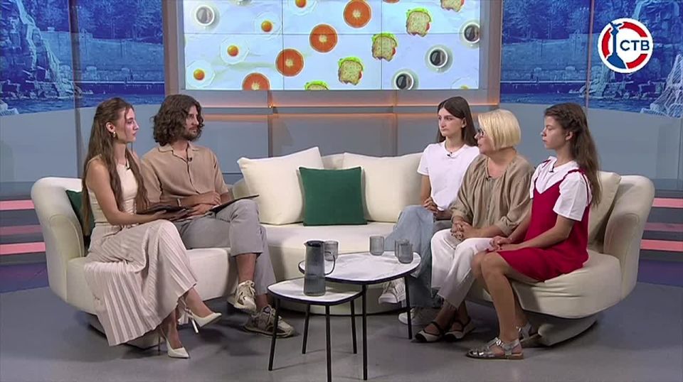 По инициативе губернатора Михаила Развожаева центр города украсила экспозиция с плакатами юных художников