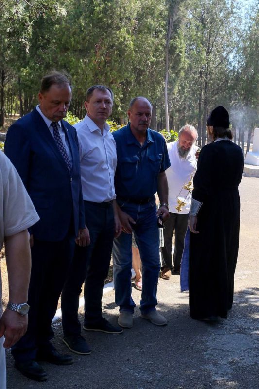 Александр Кулагин: 12 августа, в день 25-й годовщины гибели атомного подводного ракетоносного крейсера (АПРК) "Курск", настоятель Свято-Никольского храма-памятника митрофорный протоиерей Георгий Поляков и протоиерей Павел... Александр Кулагин: 12 августа, в день 25-й годовщины гибели атомного подводного ракетоносного крейсера (АПРК) "Курск", настоятель Свято-Никольского храма-памятника митрофорный протоиерей Георгий Поляков и протоиерей Павел...